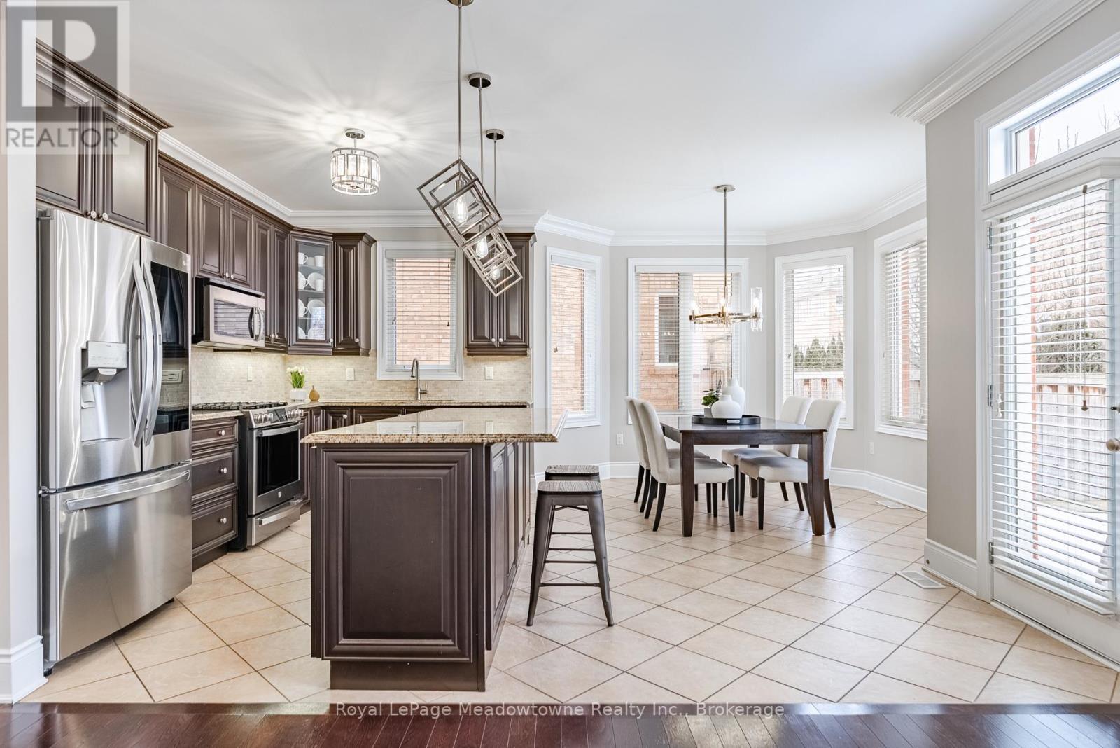 












400 MICKEY COURT

,
Milton (SC Scott),




Ontario
L9T7N8

