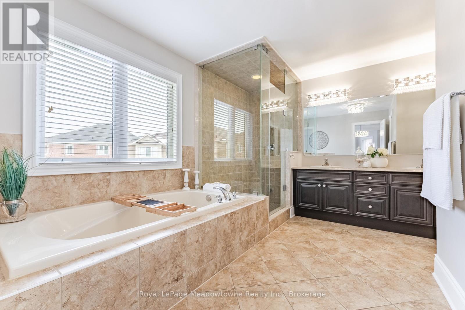 












400 MICKEY COURT

,
Milton (SC Scott),




Ontario
L9T7N8

