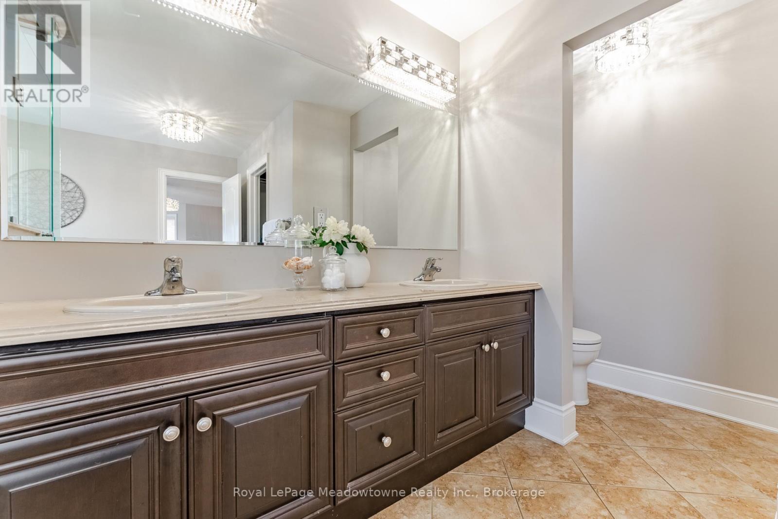 












400 MICKEY COURT

,
Milton (SC Scott),




Ontario
L9T7N8

