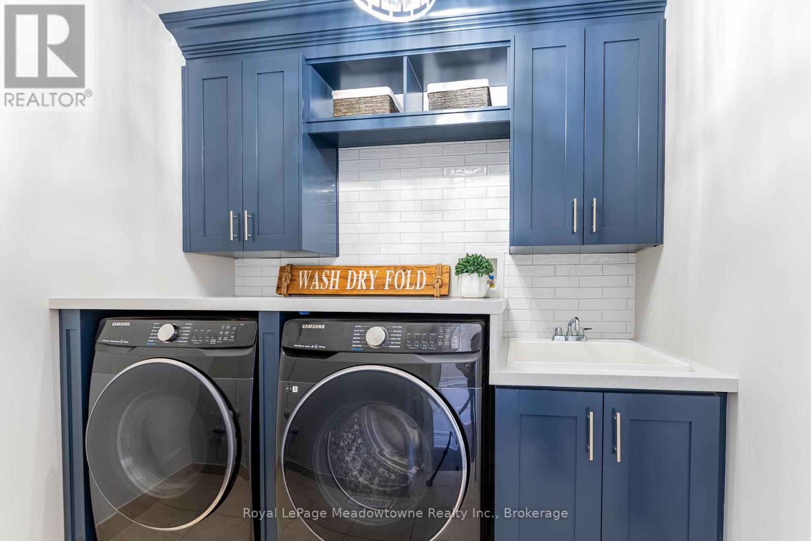 












400 MICKEY COURT

,
Milton (SC Scott),




Ontario
L9T7N8

