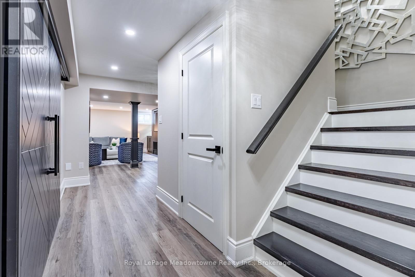 












400 MICKEY COURT

,
Milton (SC Scott),




Ontario
L9T7N8

