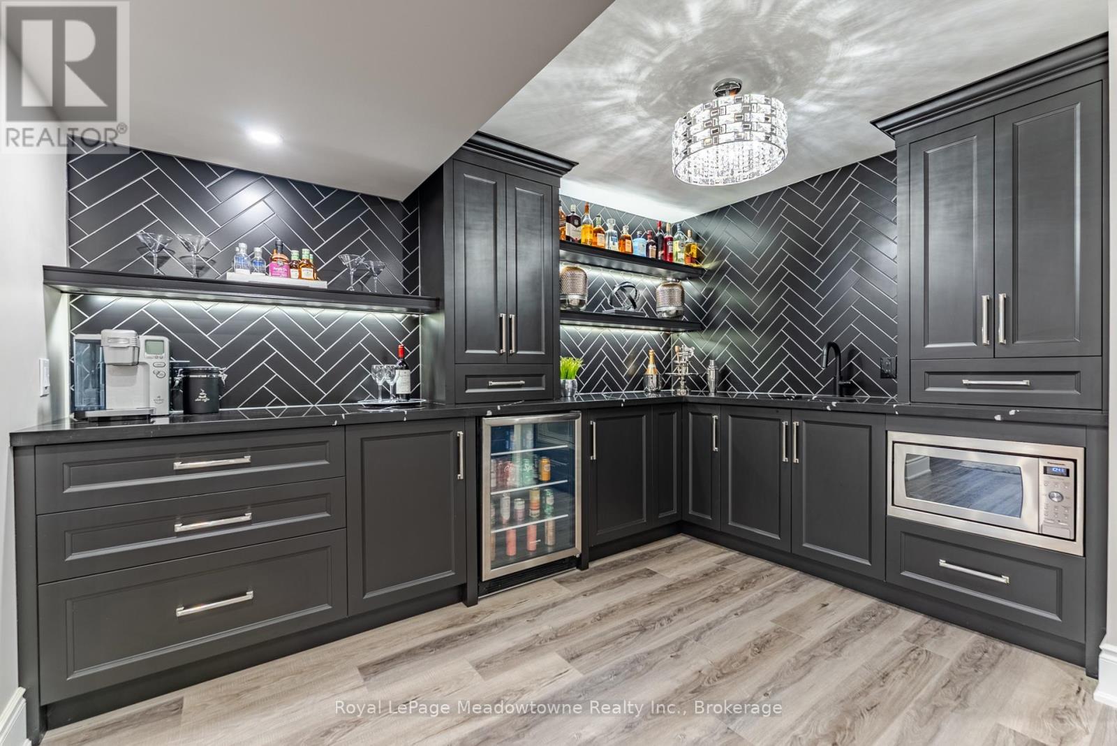 












400 MICKEY COURT

,
Milton (SC Scott),




Ontario
L9T7N8

