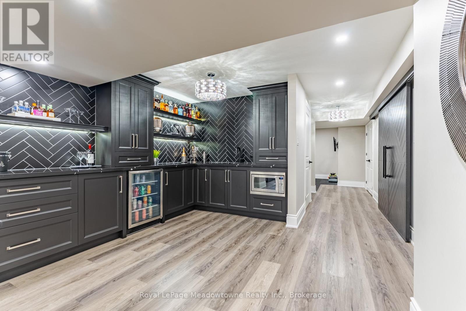 












400 MICKEY COURT

,
Milton (SC Scott),




Ontario
L9T7N8

