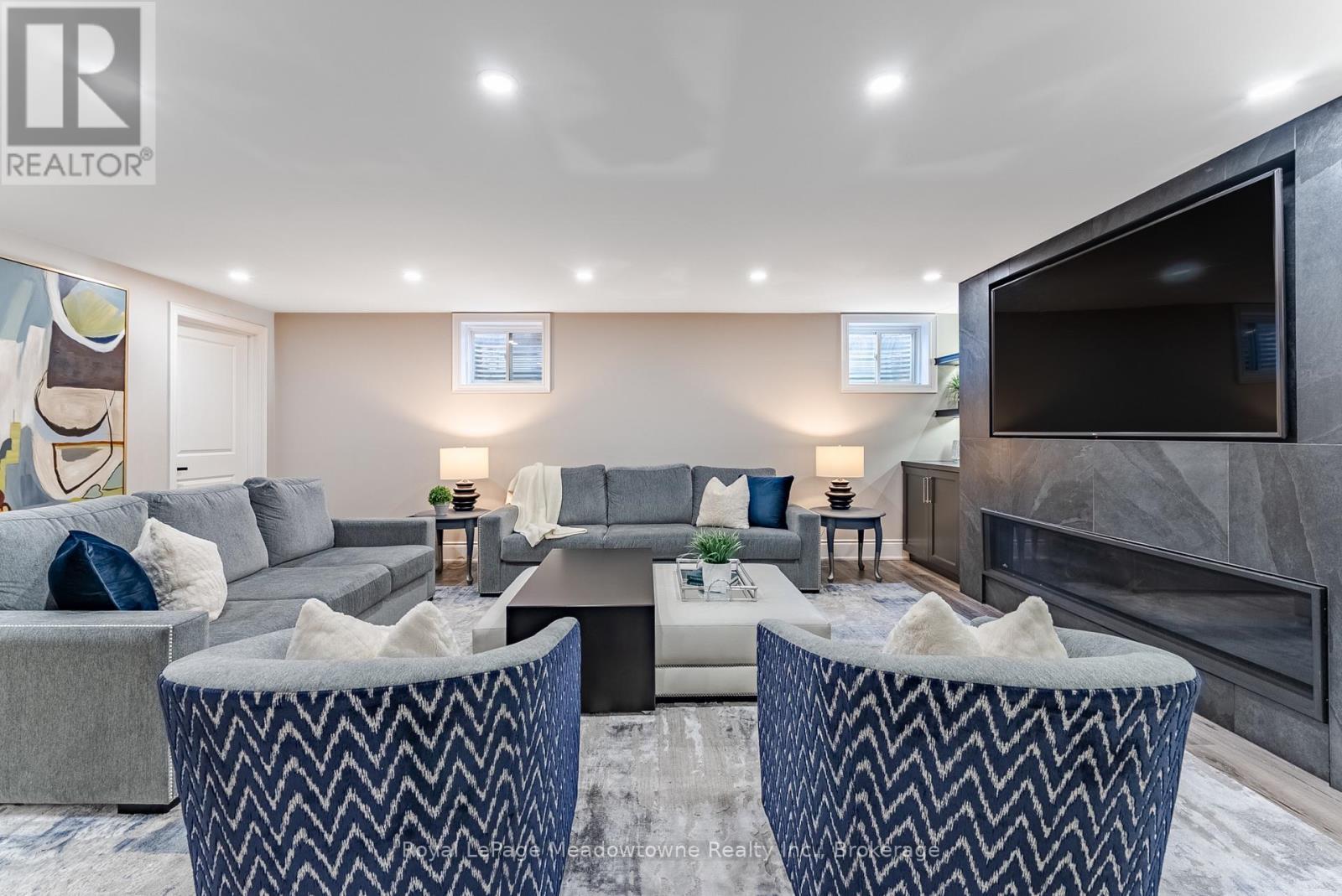 












400 MICKEY COURT

,
Milton (SC Scott),




Ontario
L9T7N8

