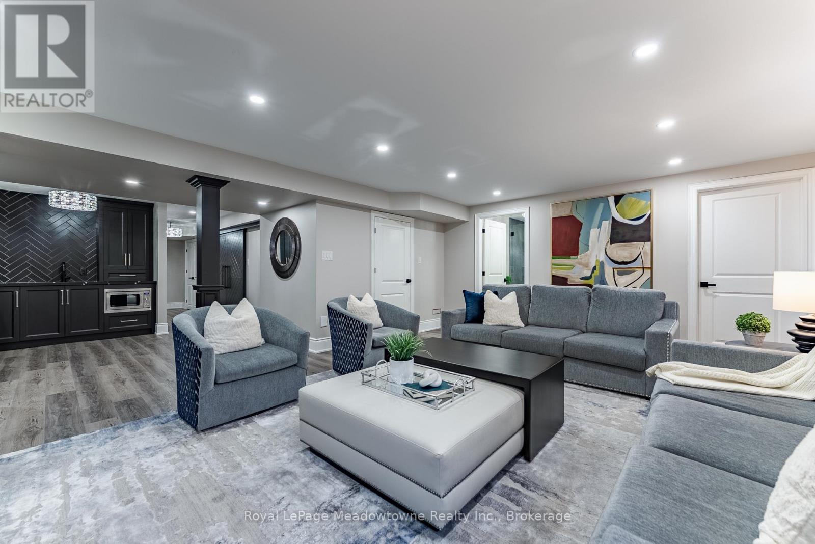 












400 MICKEY COURT

,
Milton (SC Scott),




Ontario
L9T7N8

