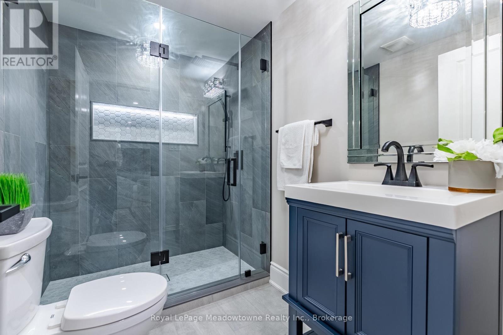 












400 MICKEY COURT

,
Milton (SC Scott),




Ontario
L9T7N8

