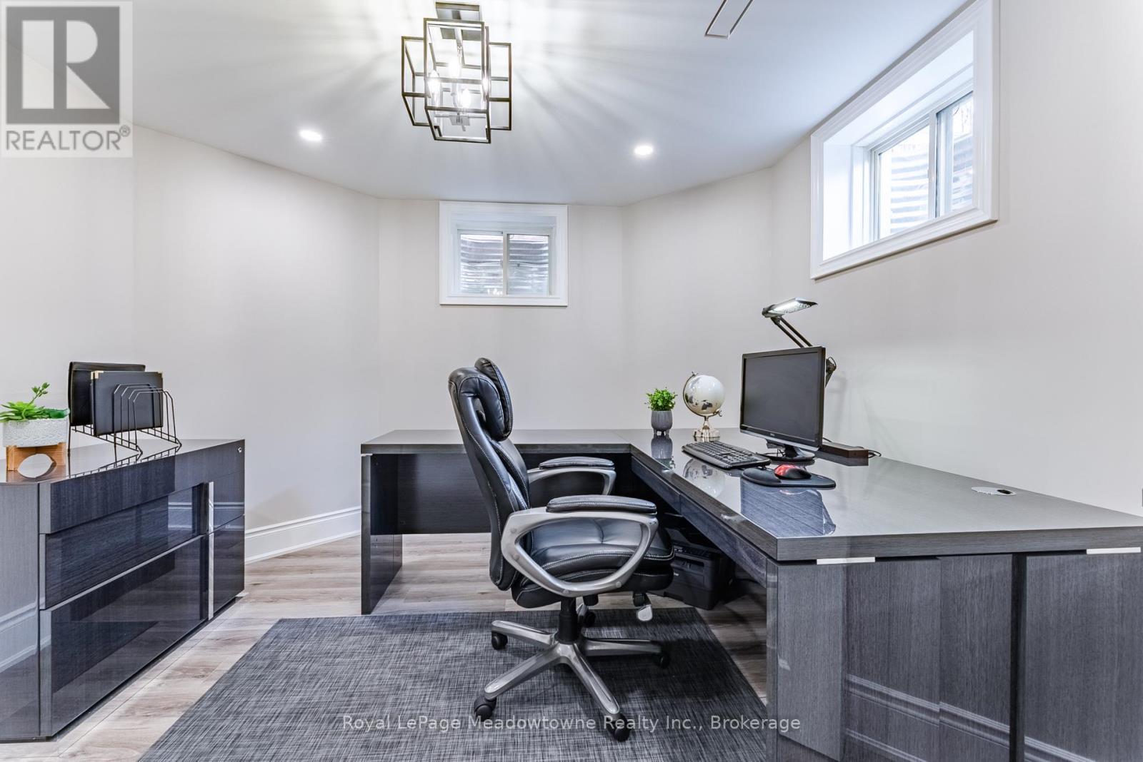 












400 MICKEY COURT

,
Milton (SC Scott),




Ontario
L9T7N8

