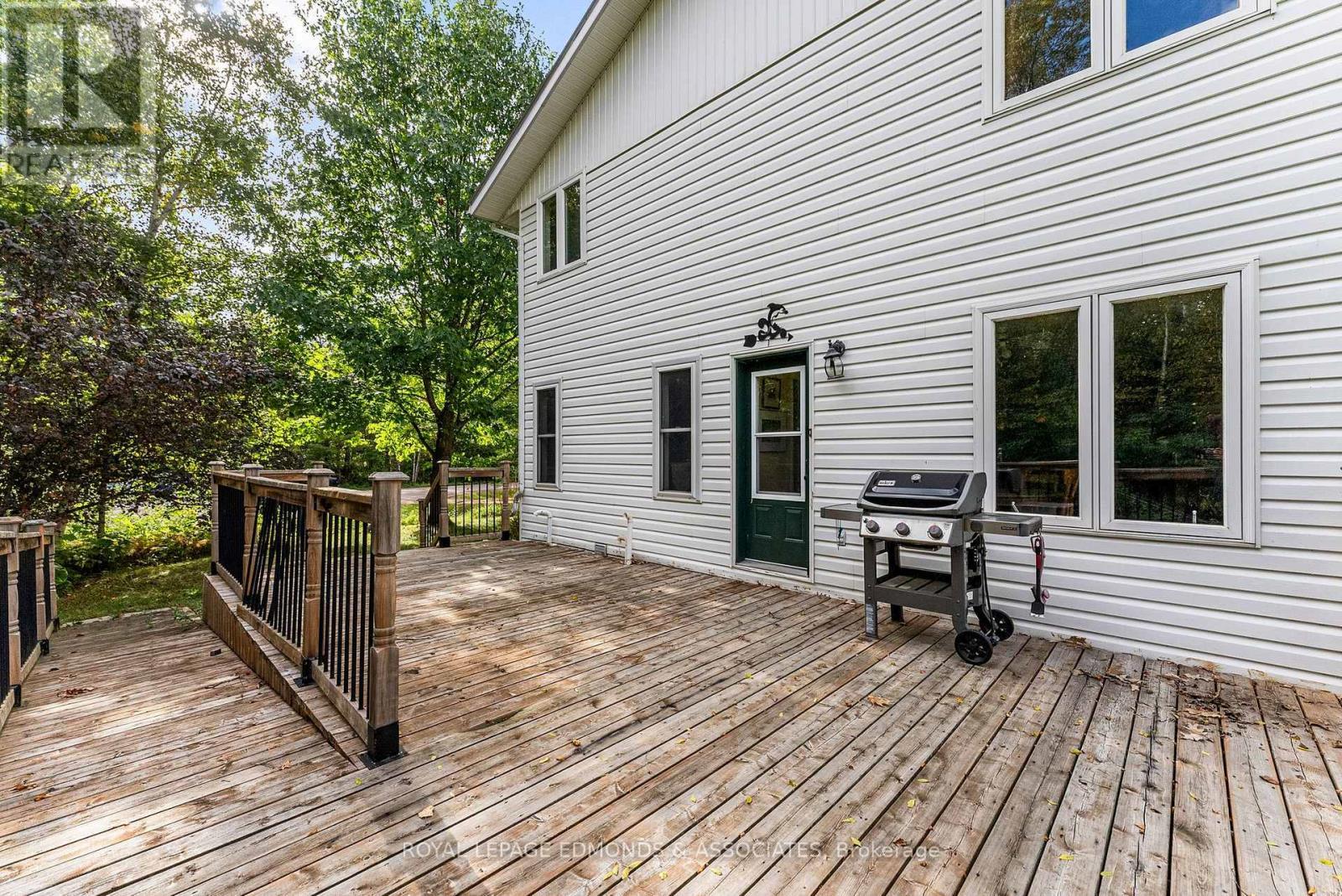 












1095 MOUNTAINVIEW DRIVE

,
Laurentian Valley,




Ontario
K8A8E3

