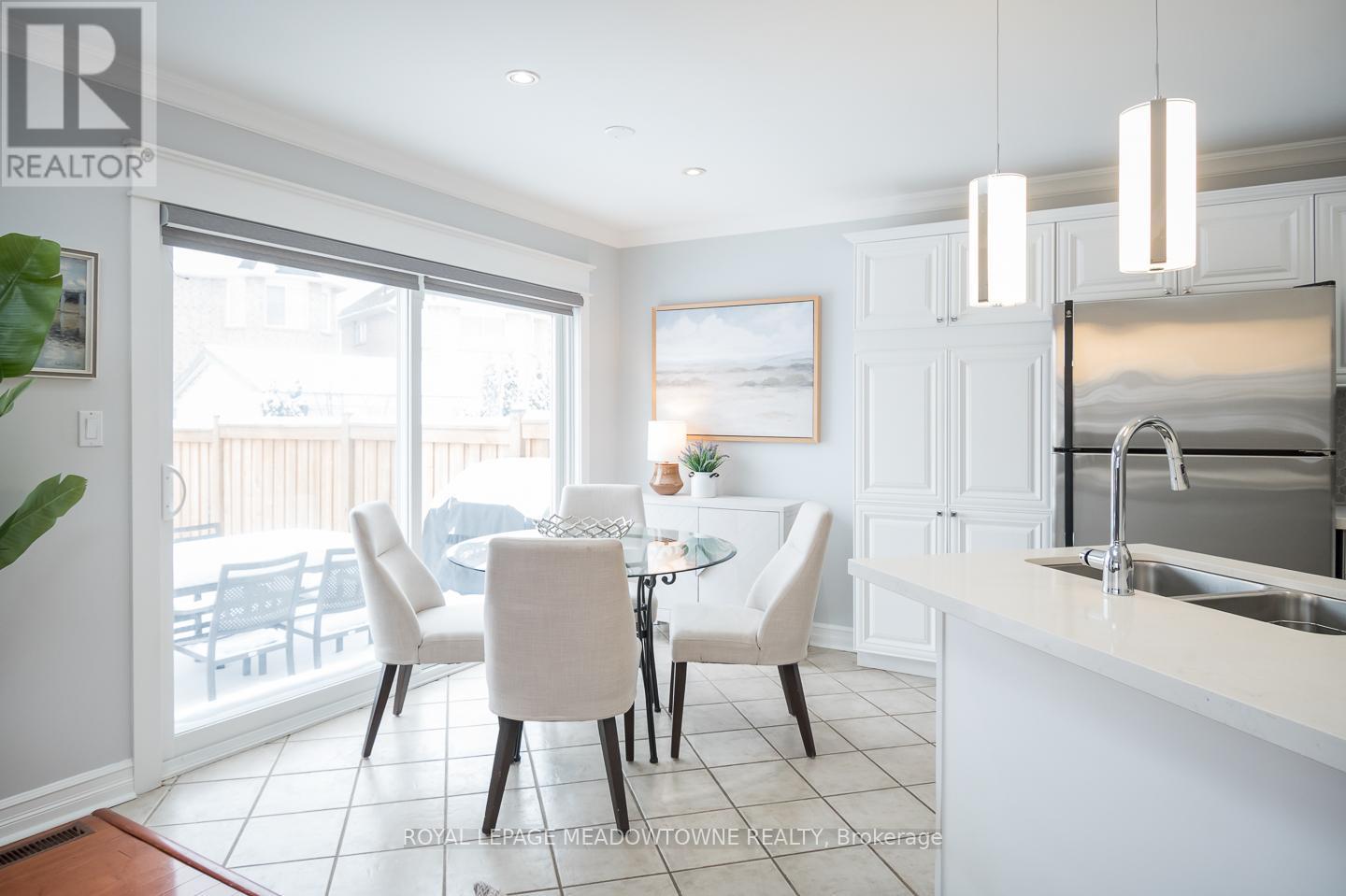 












1592 FRENCH GARDEN

,
Milton,




Ontario
L9T5M4

