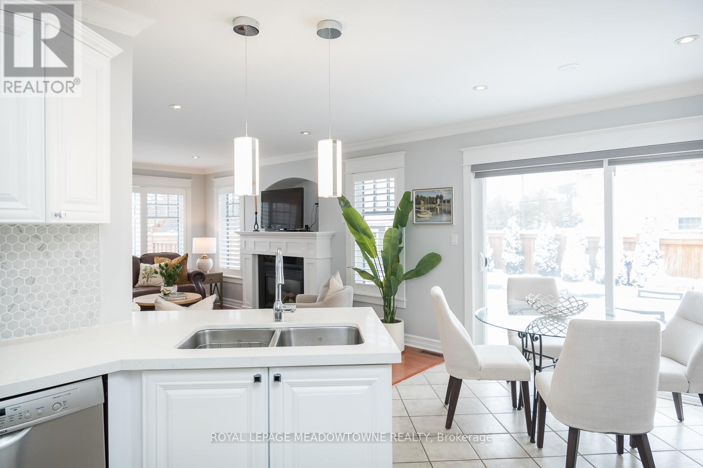 












1592 FRENCH GARDEN

,
Milton,




Ontario
L9T5M4

