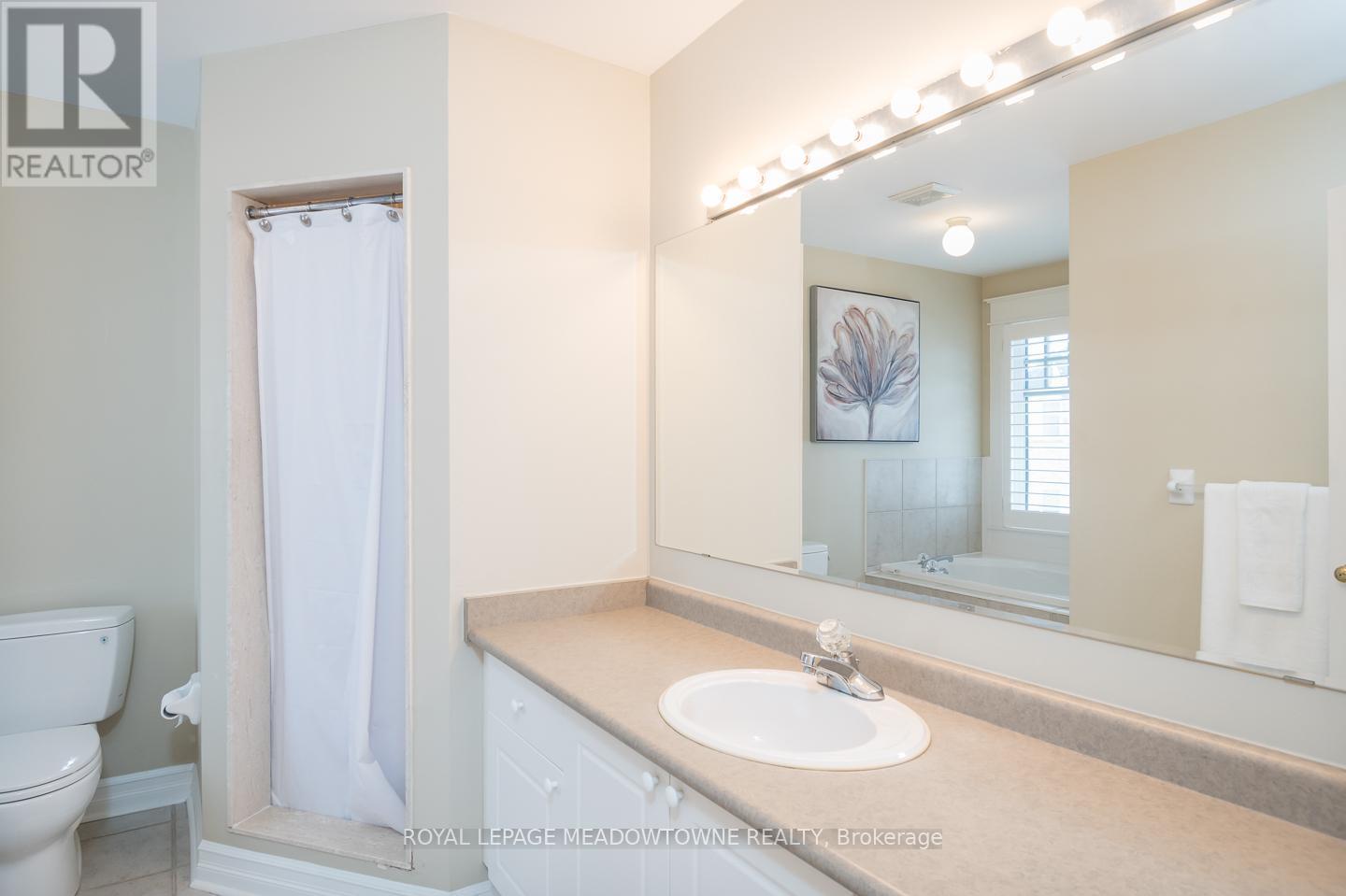 












1592 FRENCH GARDEN

,
Milton,




Ontario
L9T5M4

