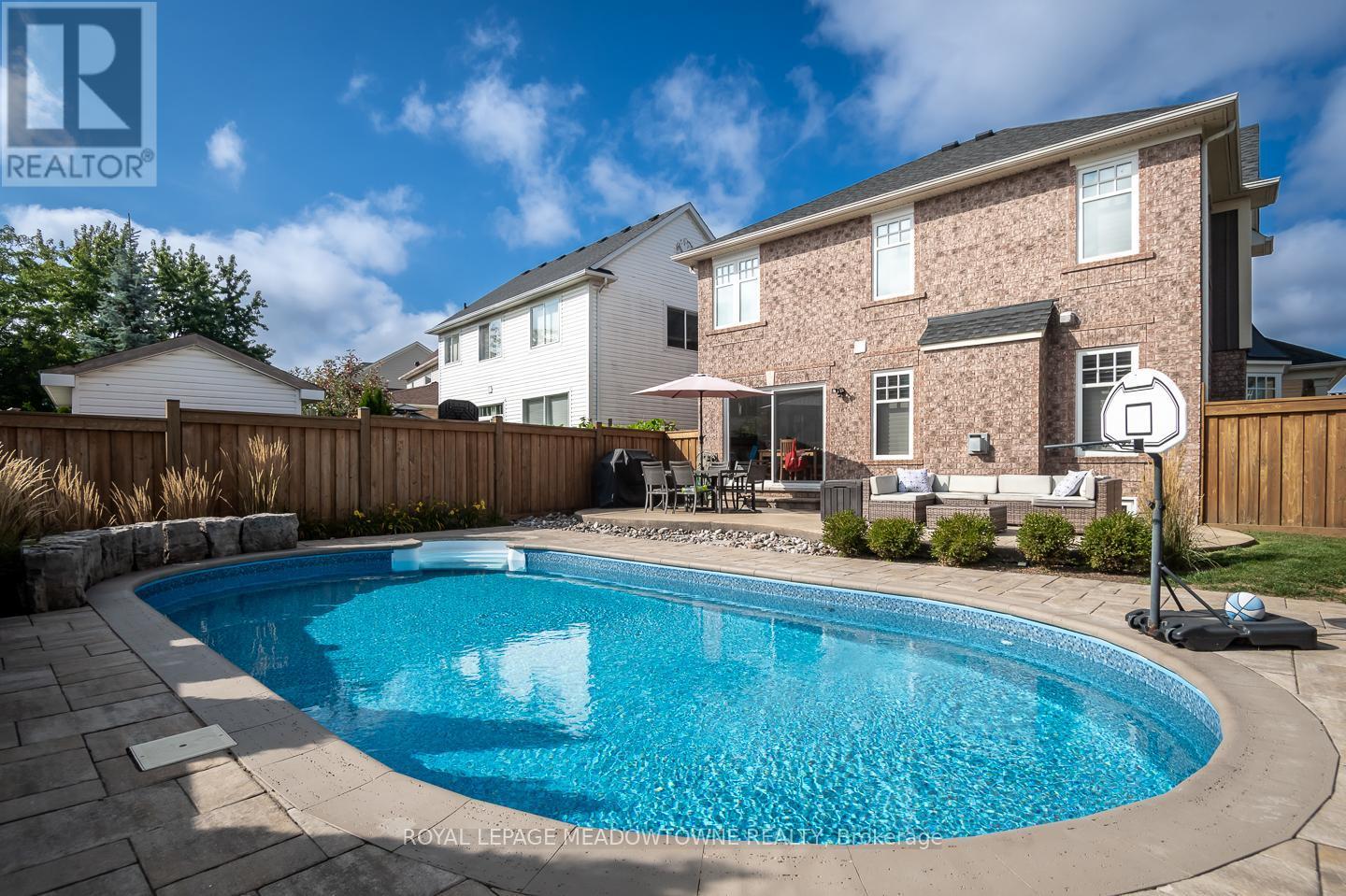 












1592 FRENCH GARDEN

,
Milton,




Ontario
L9T5M4

