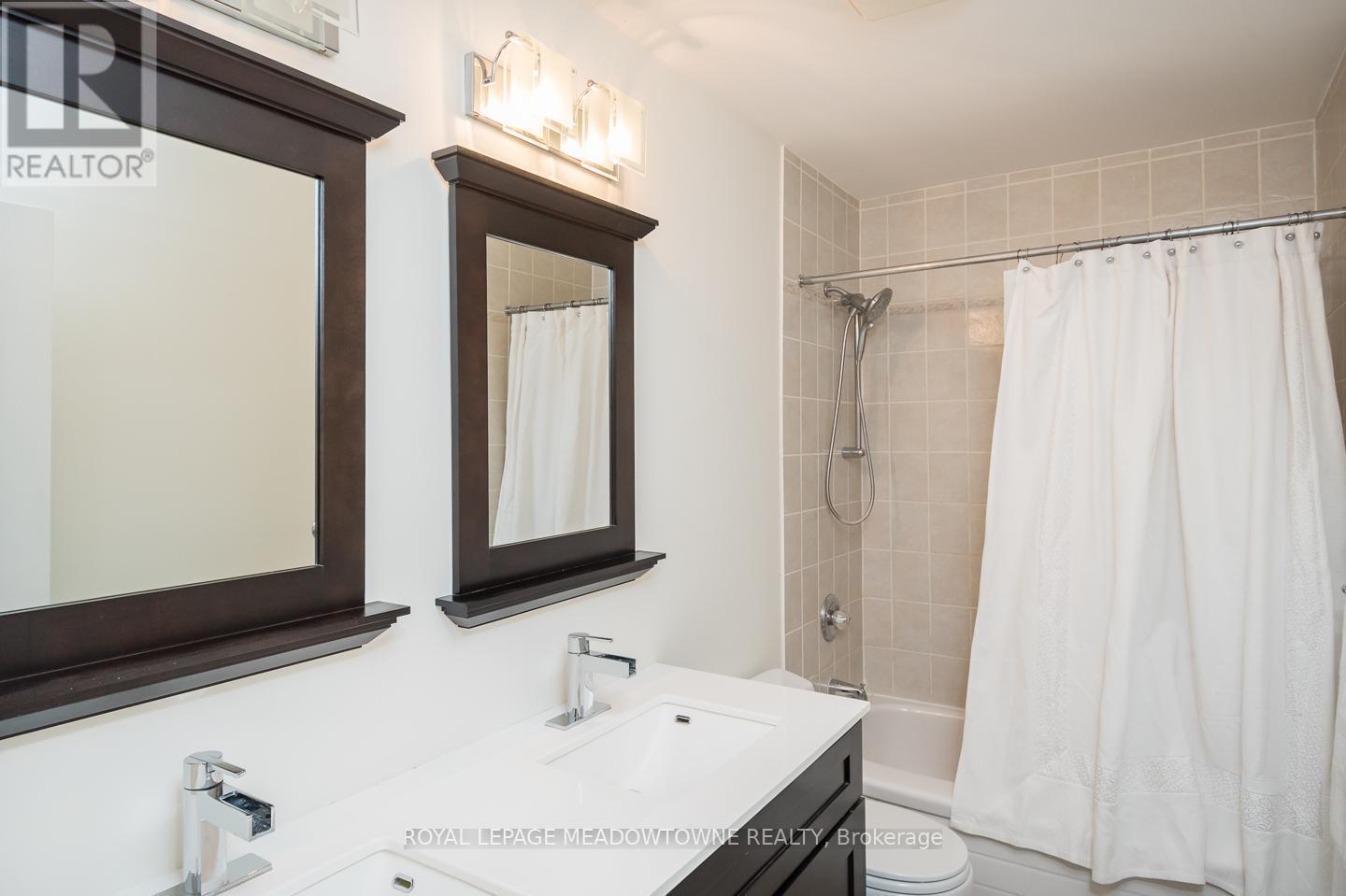 












1592 FRENCH GARDEN

,
Milton,




Ontario
L9T5M4

