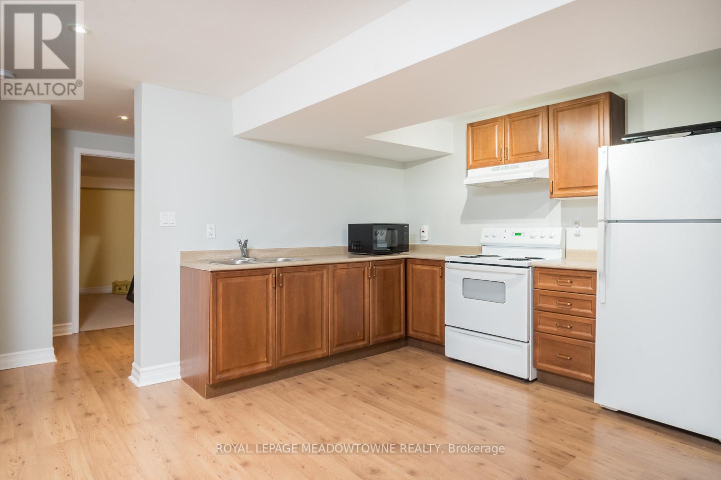 












1592 FRENCH GARDEN

,
Milton,




Ontario
L9T5M4

