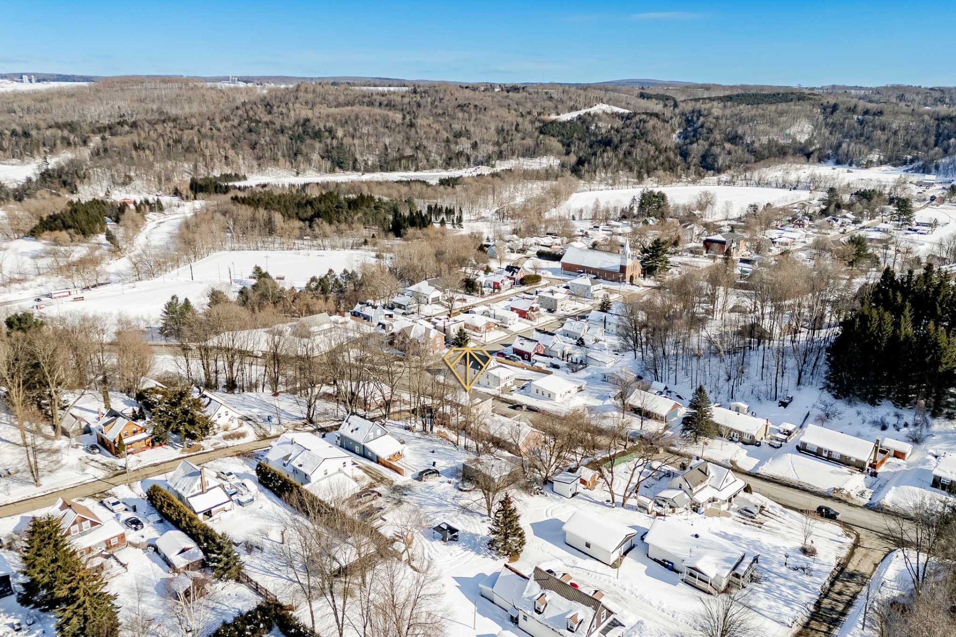 









864

 - 864A


Rue Child

,
Coaticook,




QC
J1A2C6

