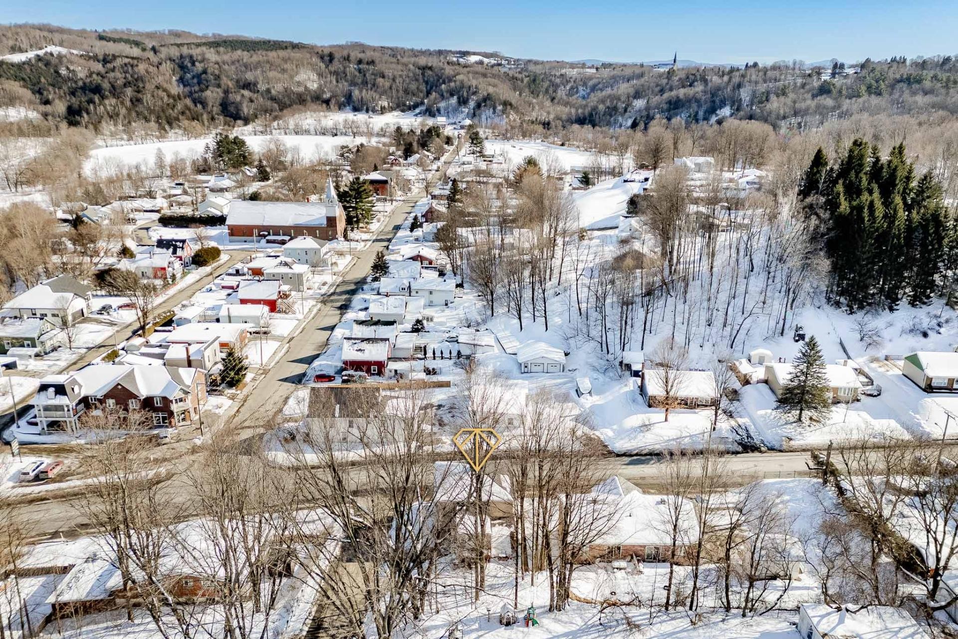 









864

 - 864A


Rue Child

,
Coaticook,




QC
J1A2C6

