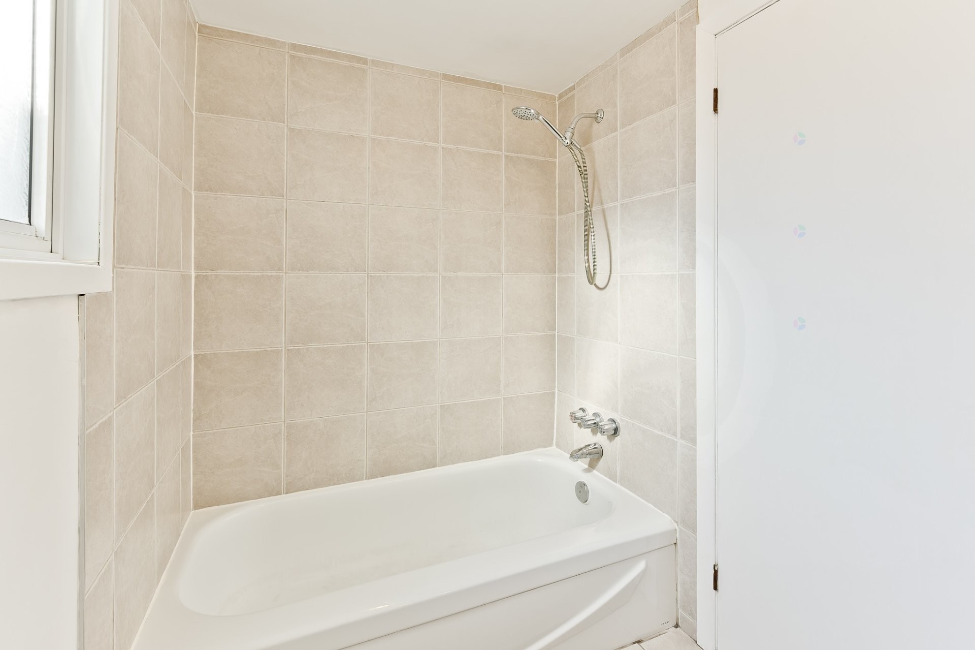 









864

 - 864A


Rue Child

,
Coaticook,




QC
J1A2C6

