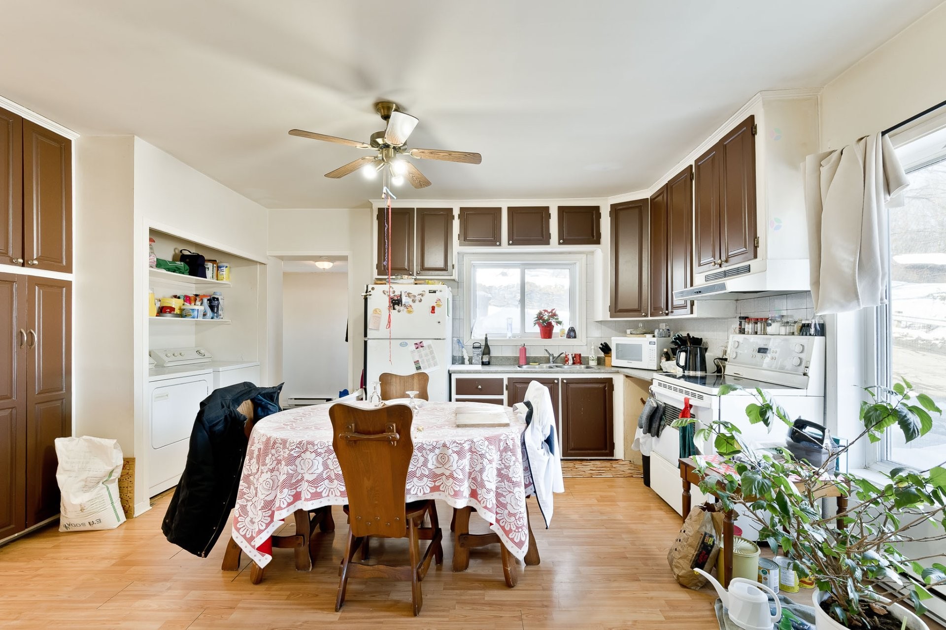 









864

 - 864A


Rue Child

,
Coaticook,




QC
J1A2C6

