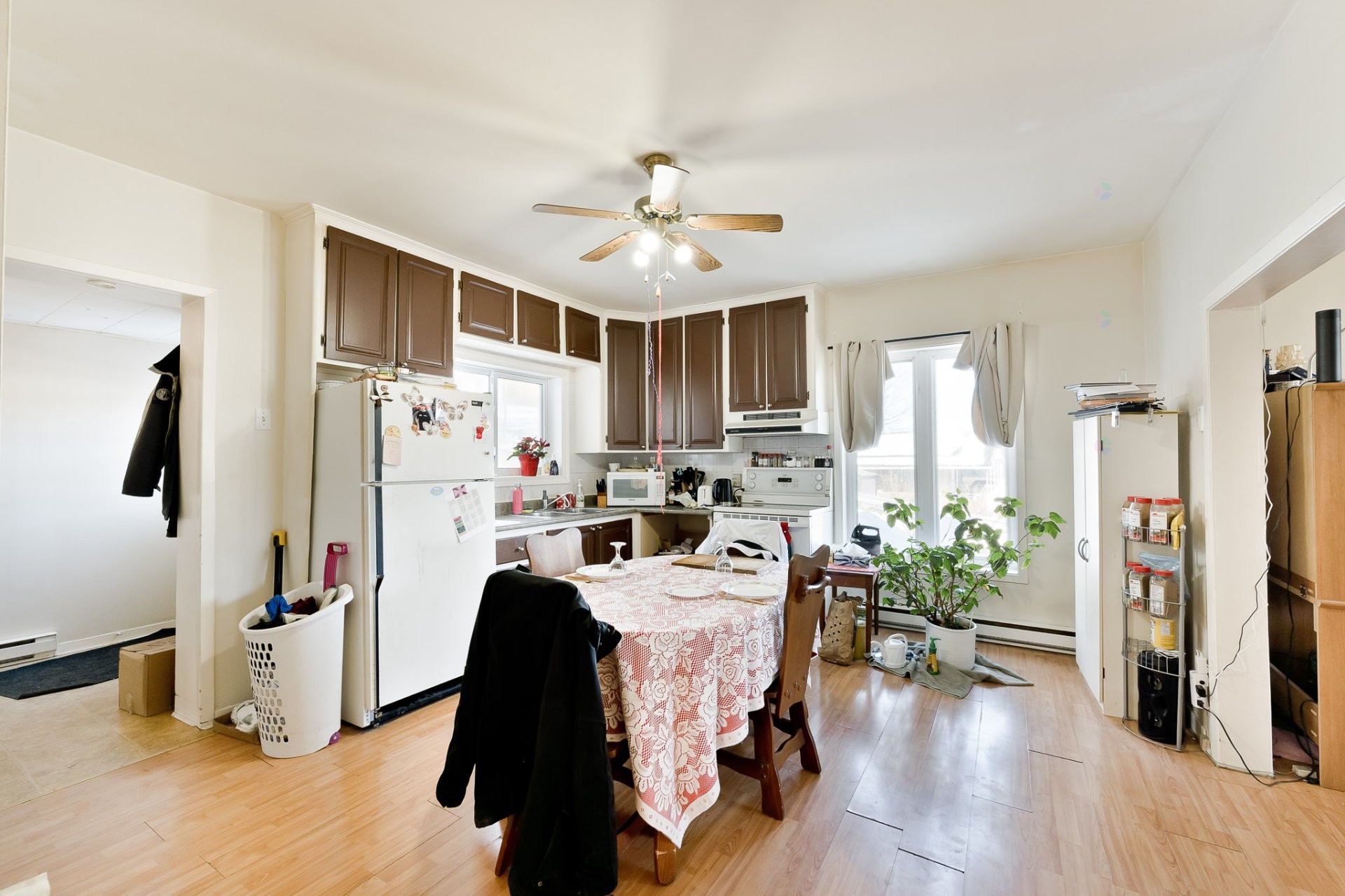 









864

 - 864A


Rue Child

,
Coaticook,




QC
J1A2C6

