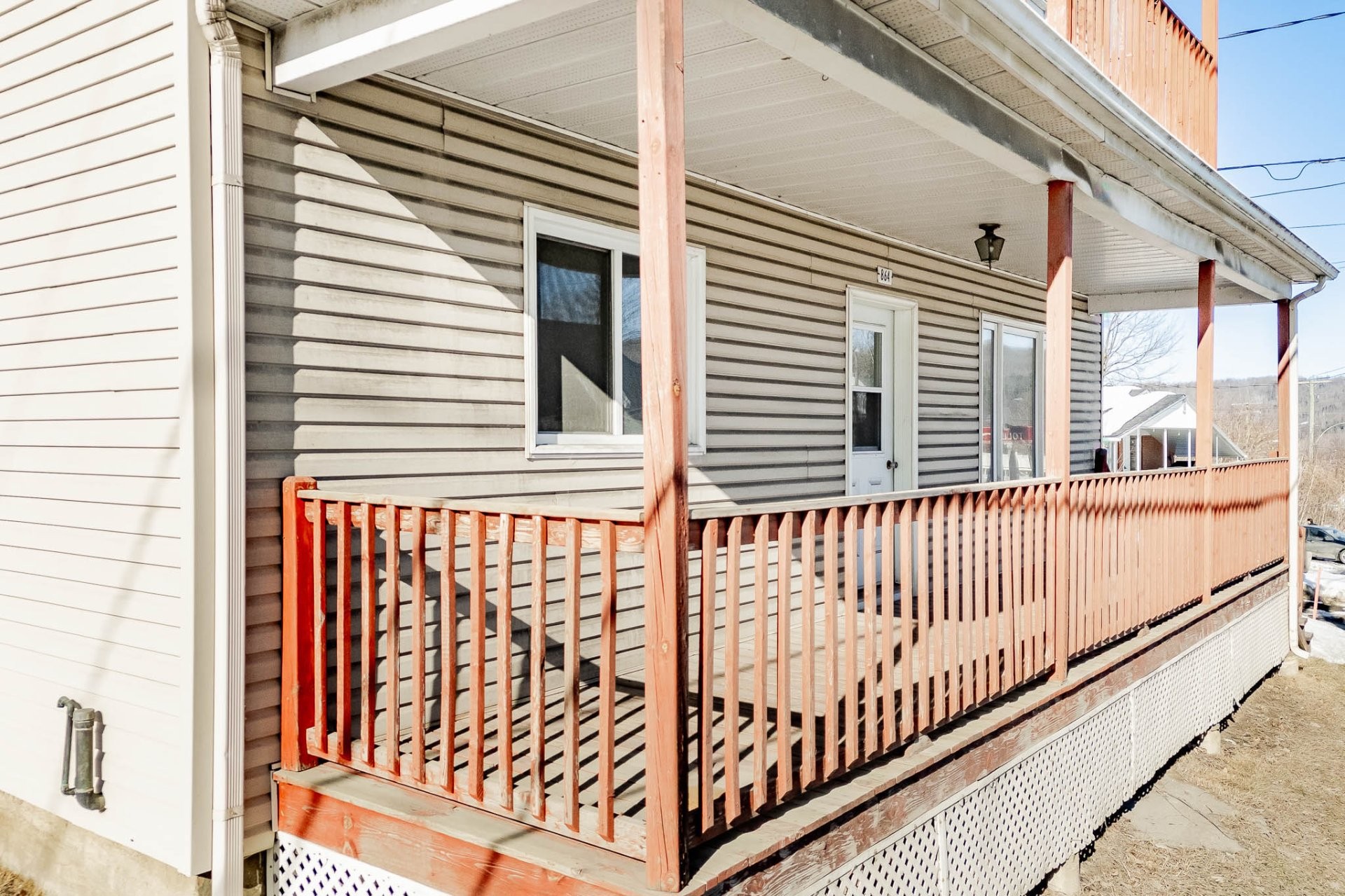 









864

 - 864A


Rue Child

,
Coaticook,




QC
J1A2C6

