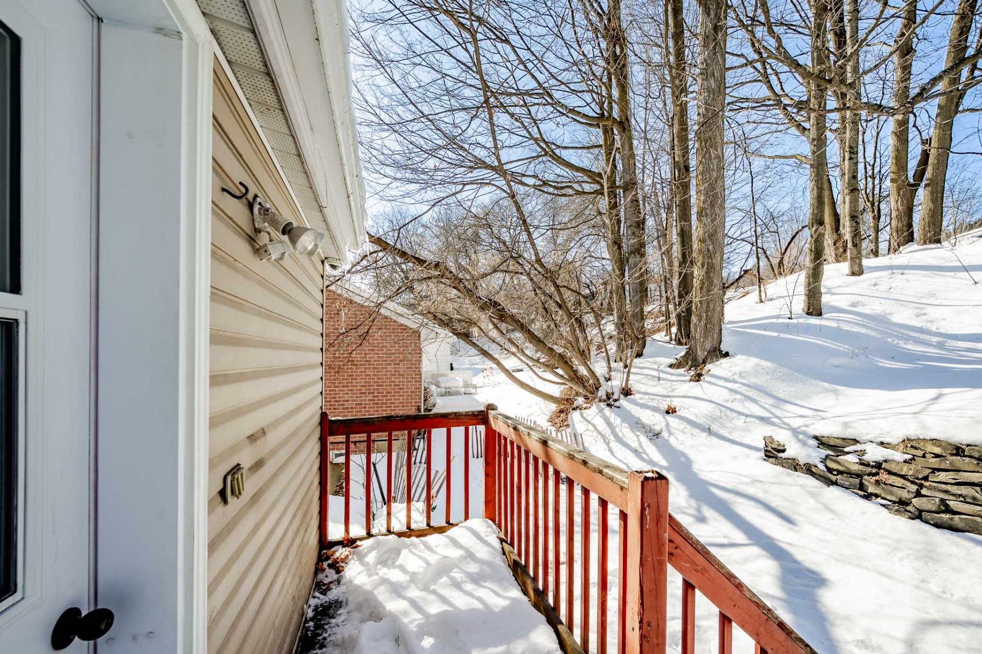 









864

 - 864A


Rue Child

,
Coaticook,




QC
J1A2C6

