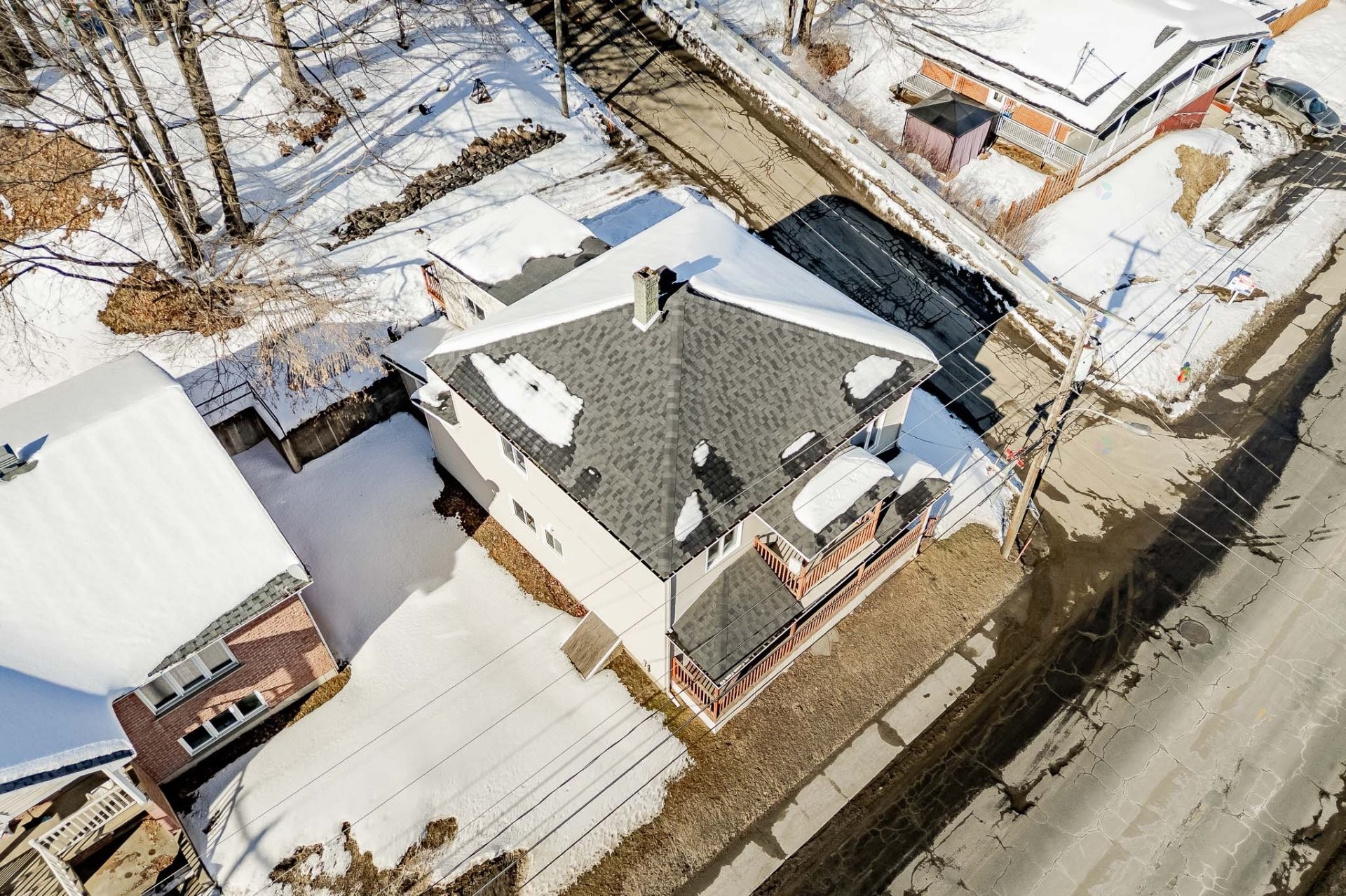 









864

 - 864A


Rue Child

,
Coaticook,




QC
J1A2C6

