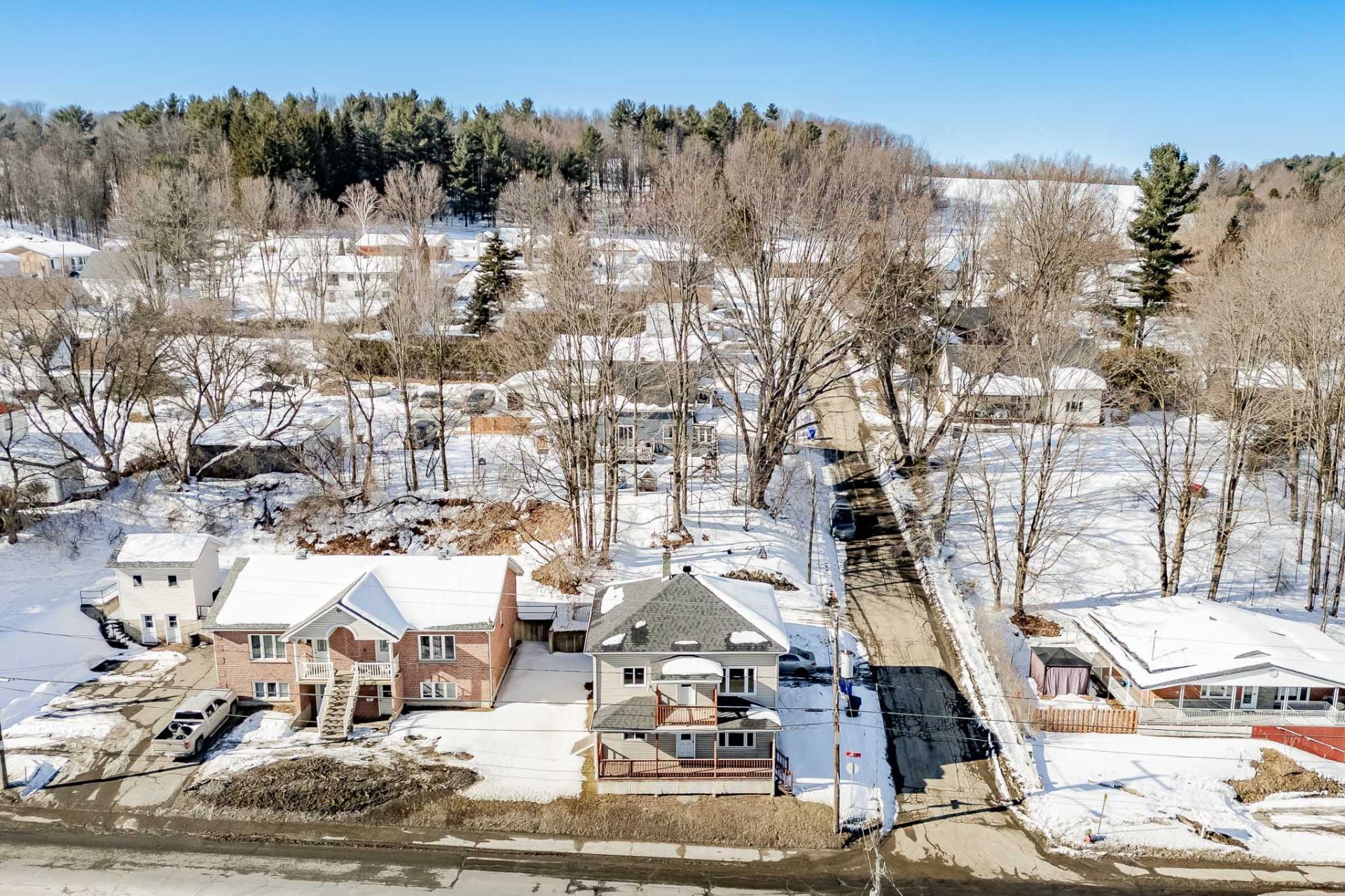 









864

 - 864A


Rue Child

,
Coaticook,




QC
J1A2C6

