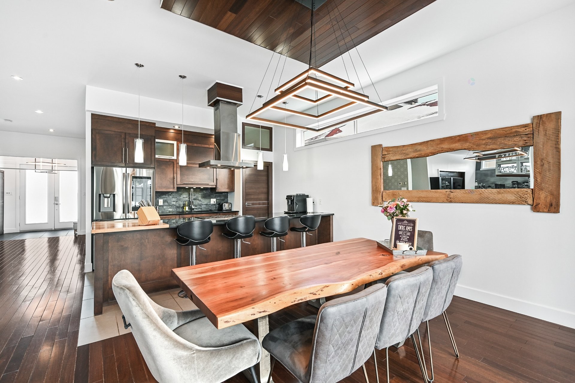 









1017


Ch. du Clocher

,
Saint-Jean-sur-Richelieu,




QC
J2Y1A4

