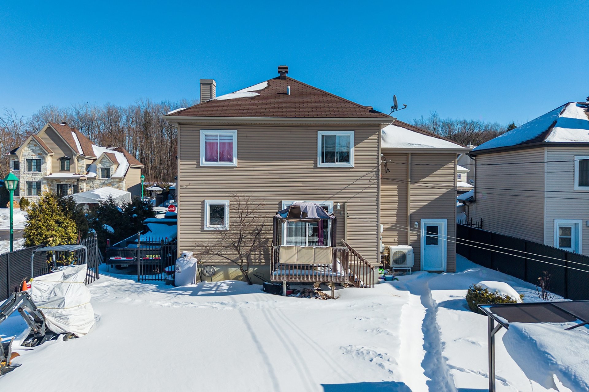 









166


Rue de Sannois

,
Terrebonne (Lachenaie),




QC
J6W0C3

