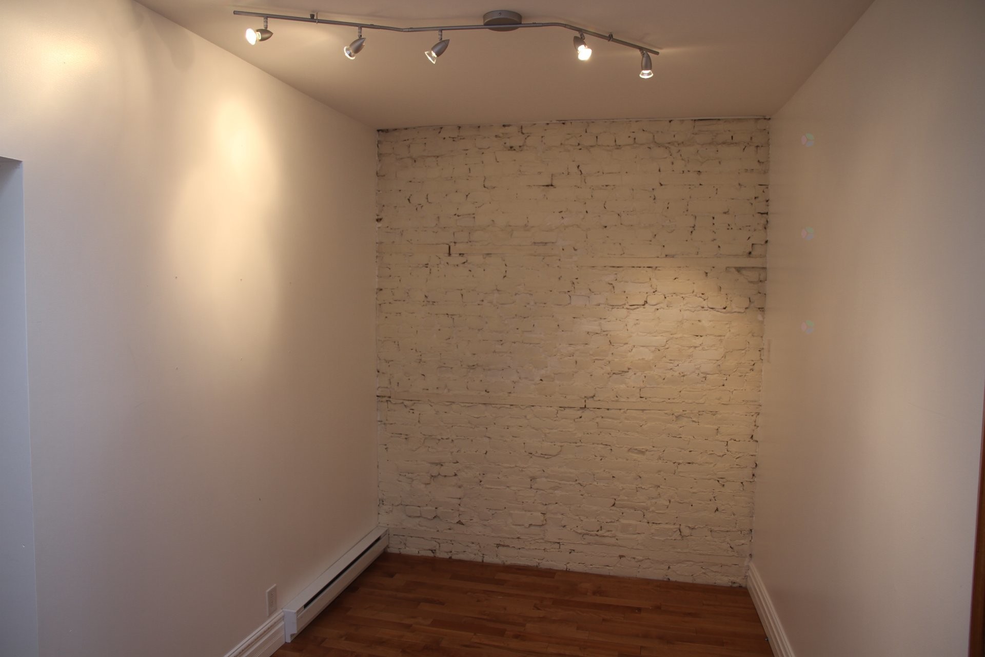 









86


Av. Laurier O.

,
Montréal (Le Plateau-Mont-Royal),




QC
H2T2N4

