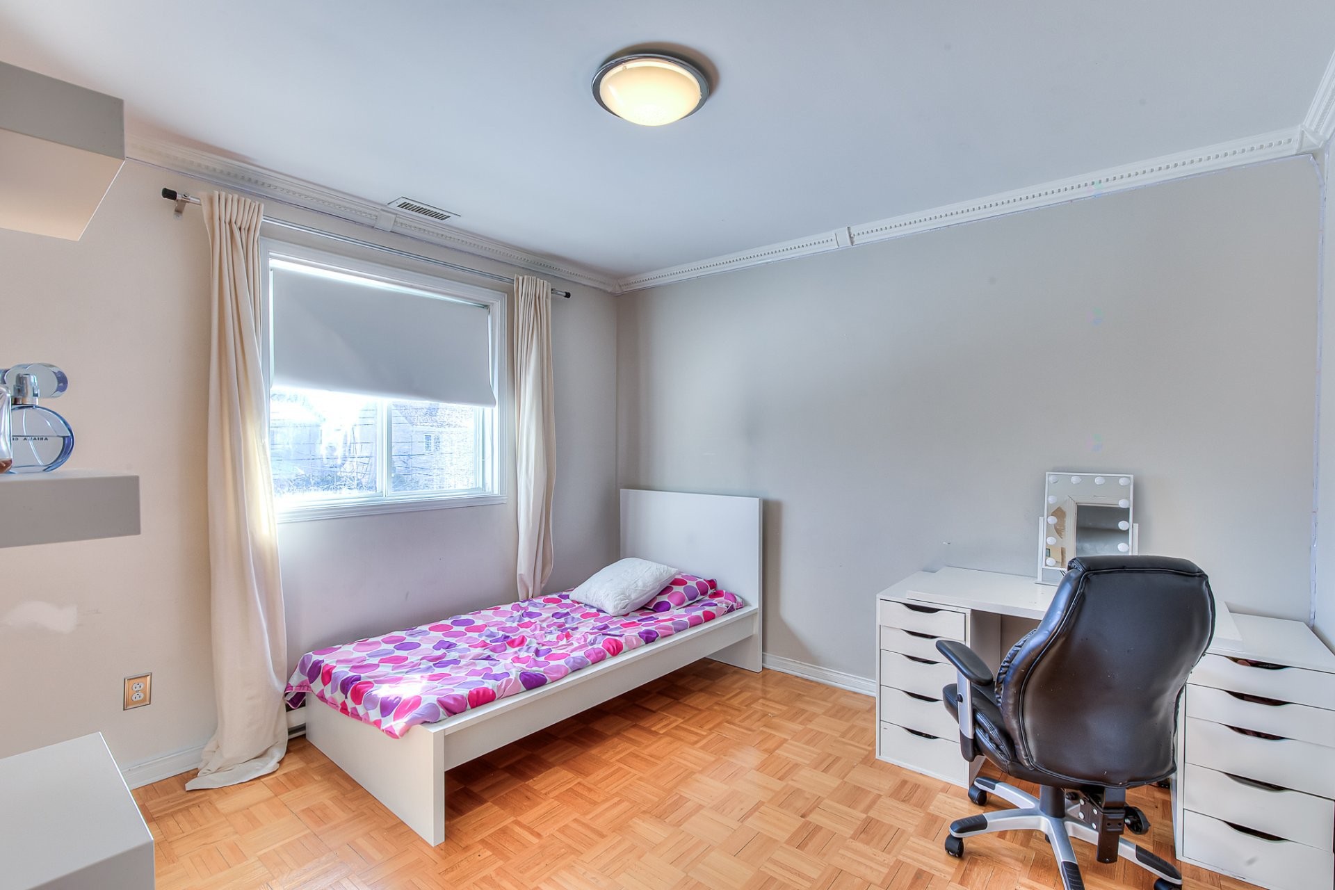 









6235


Rue des Sizerins

,
Laval (Sainte-Rose),




QC
H7L5S8

