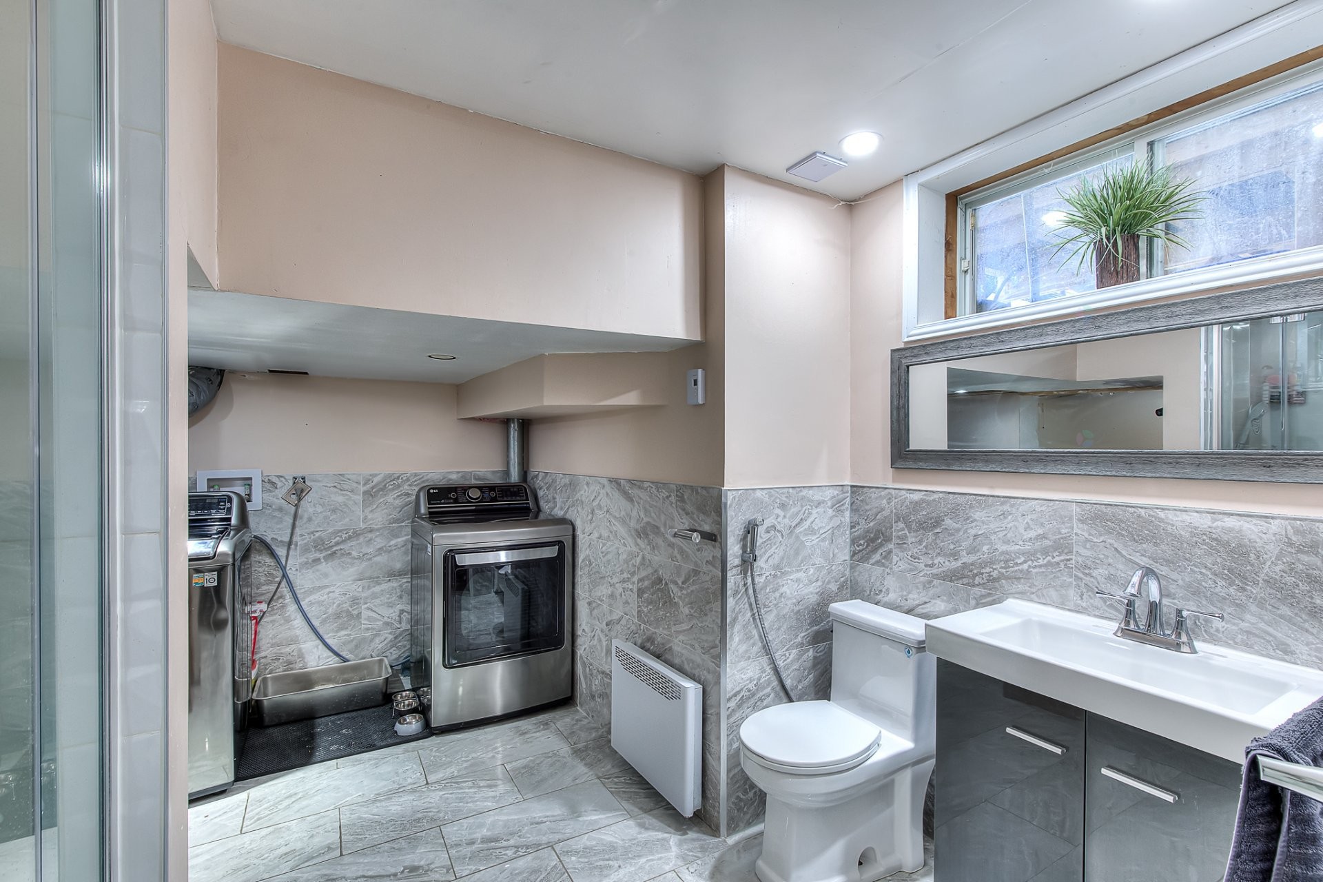 









6235


Rue des Sizerins

,
Laval (Sainte-Rose),




QC
H7L5S8

