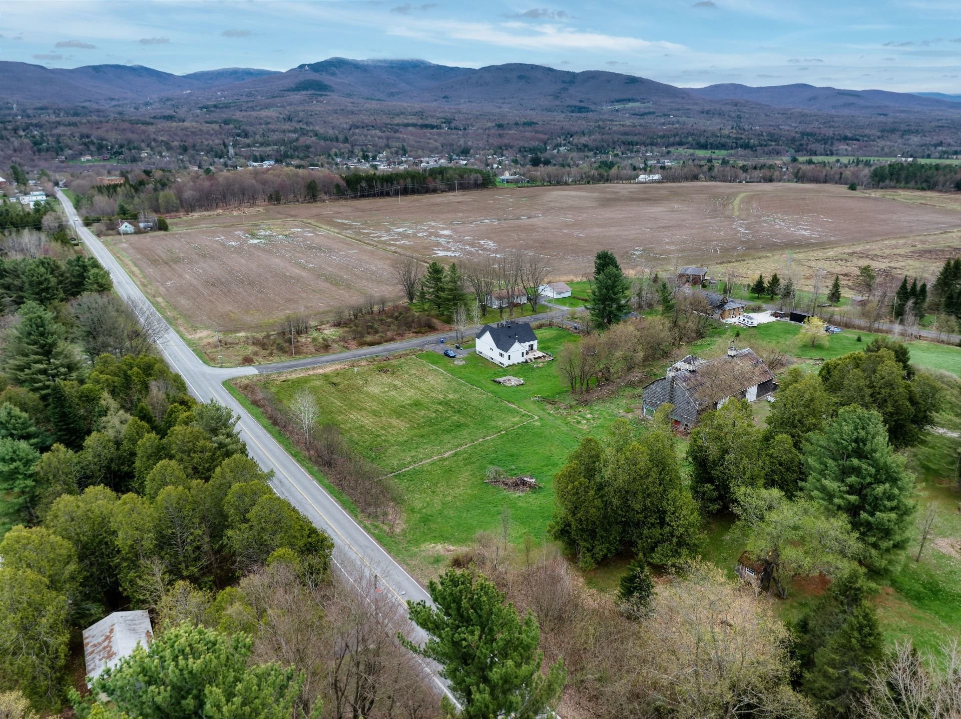 












Rue Laplante

,
Sutton,







QC
J0E2K0

