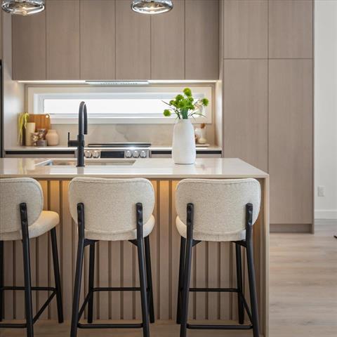 









184


Lindsay

ST,
Winnipeg,




MB
R3N 1H1

