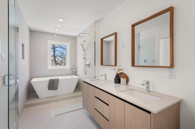 









184


Lindsay

ST,
Winnipeg,




MB
R3N 1H1

