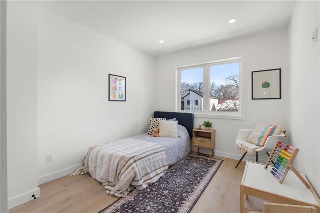 









184


Lindsay

ST,
Winnipeg,




MB
R3N 1H1

