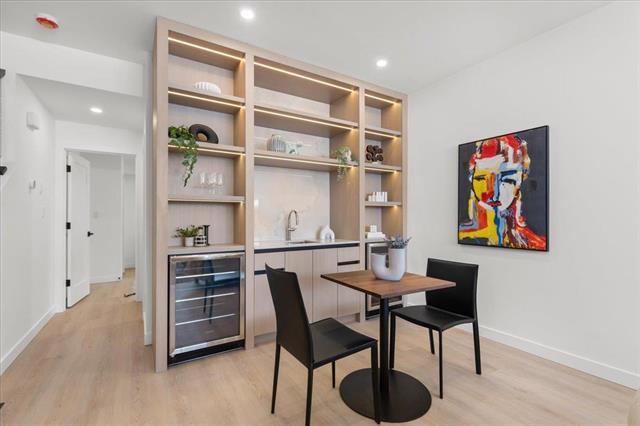 









184


Lindsay

ST,
Winnipeg,




MB
R3N 1H1

