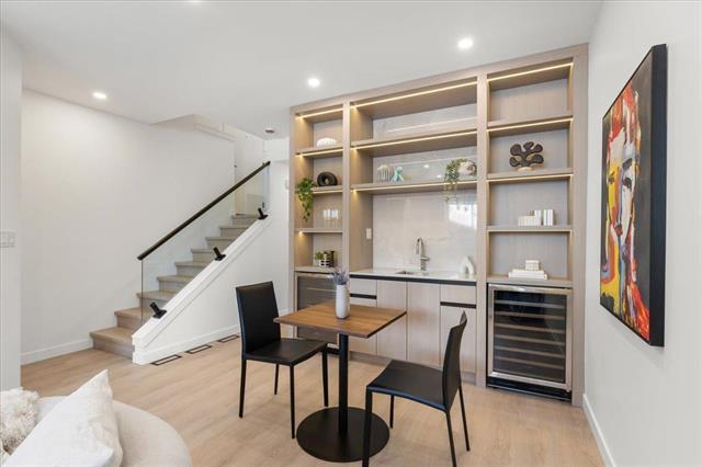 









184


Lindsay

ST,
Winnipeg,




MB
R3N 1H1

