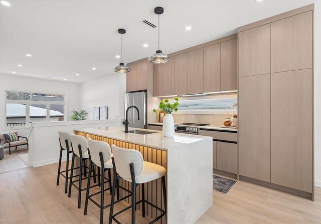 









184


Lindsay

ST,
Winnipeg,




MB
R3N 1H1

