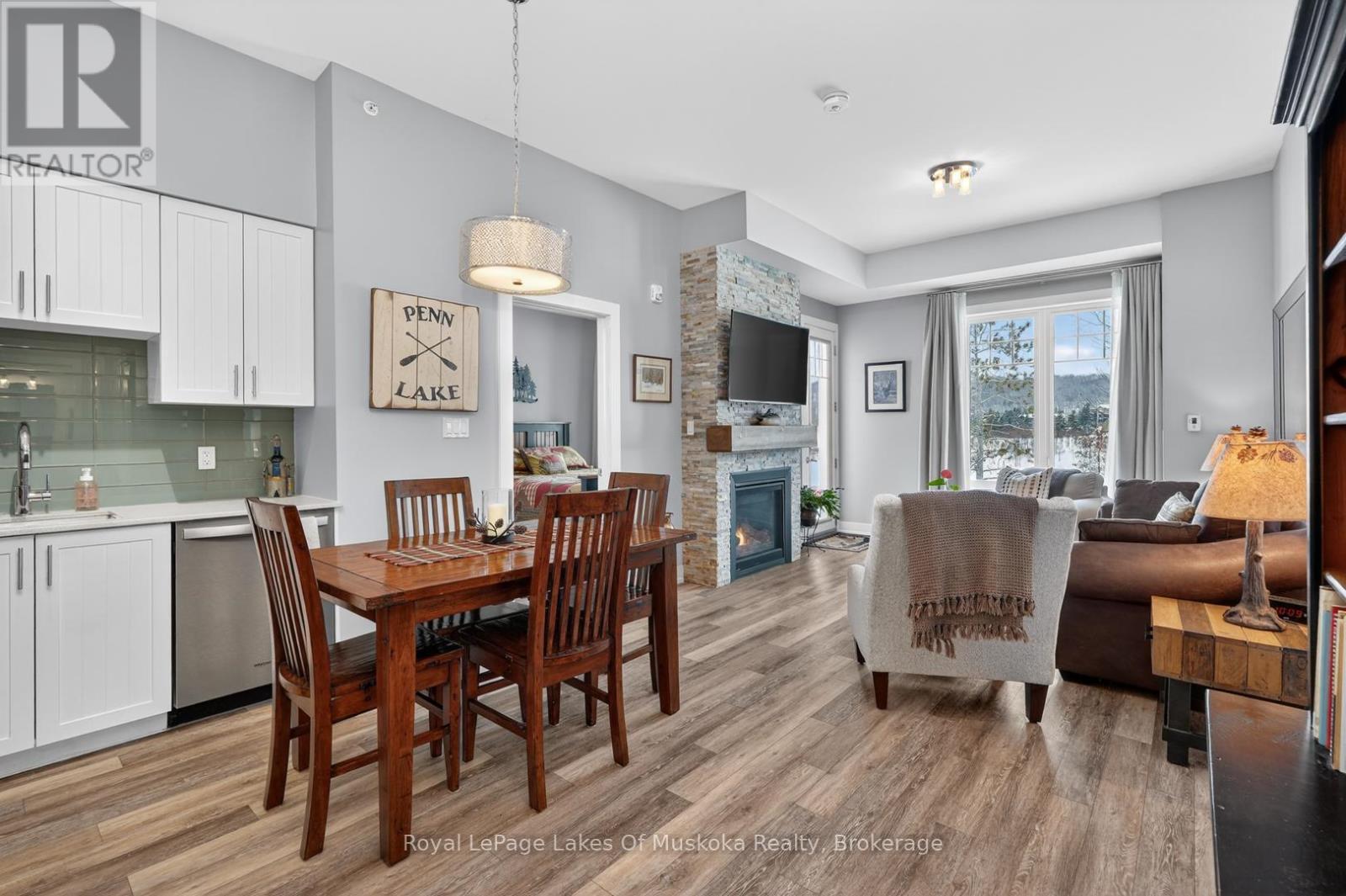 












102 - 25 PEN LAKE POINT ROAD

,
Huntsville (Chaffey),




Ontario
P1H1A9

