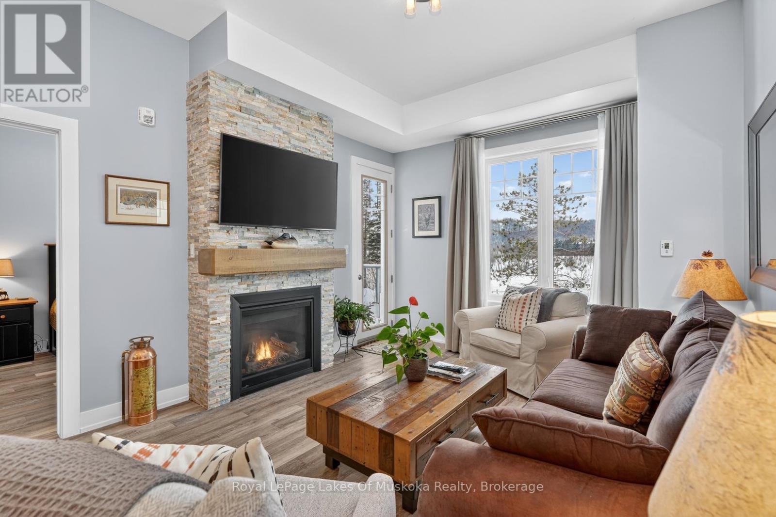 












102 - 25 PEN LAKE POINT ROAD

,
Huntsville (Chaffey),




Ontario
P1H1A9

