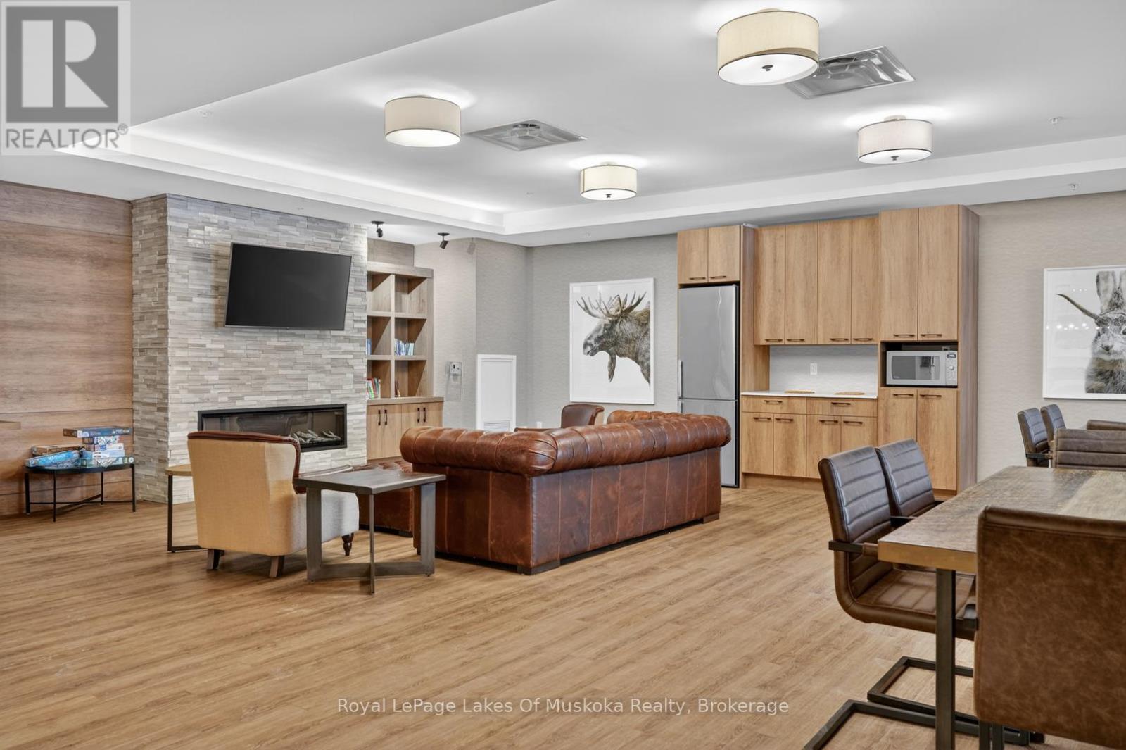 












102 - 25 PEN LAKE POINT ROAD

,
Huntsville (Chaffey),




Ontario
P1H1A9

