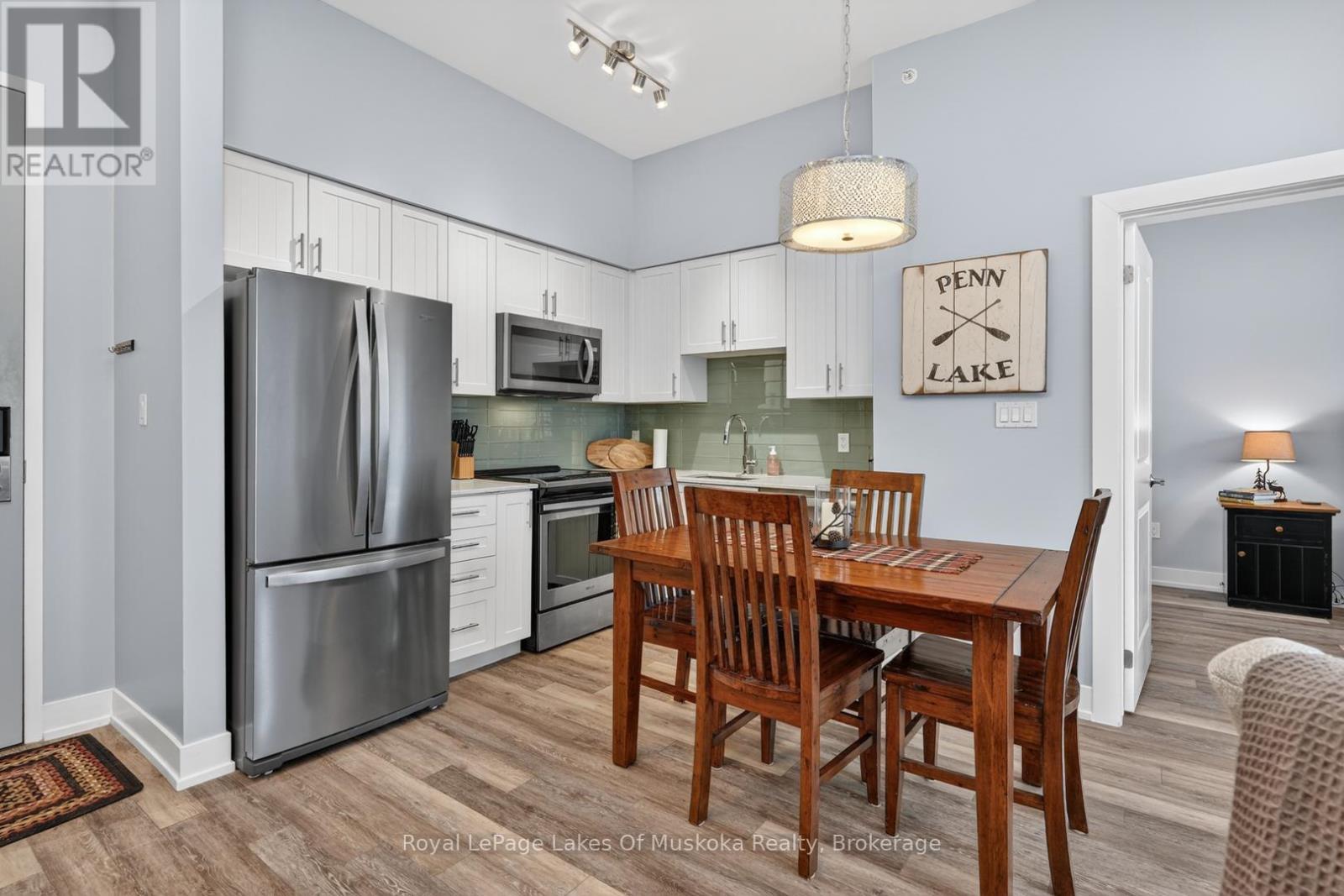 












102 - 25 PEN LAKE POINT ROAD

,
Huntsville (Chaffey),




Ontario
P1H1A9

