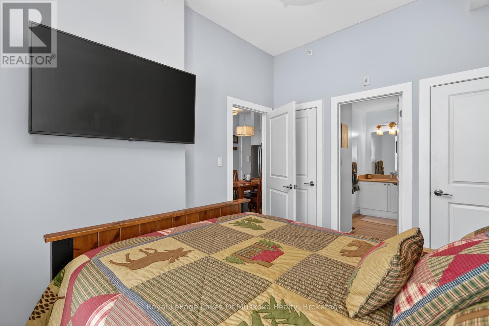 












102 - 25 PEN LAKE POINT ROAD

,
Huntsville (Chaffey),




Ontario
P1H1A9

