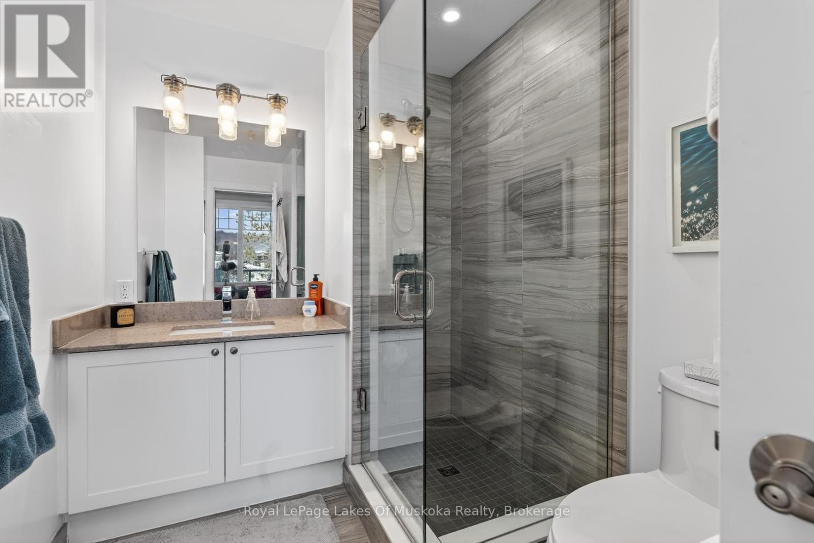 












102 - 25 PEN LAKE POINT ROAD

,
Huntsville (Chaffey),




Ontario
P1H1A9

