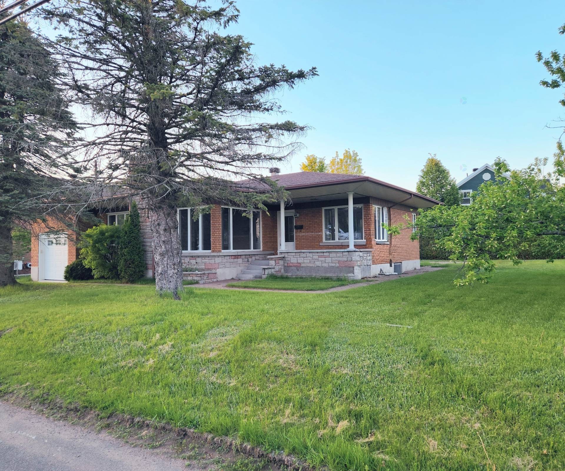 









3555


105e Avenue

,
Shawinigan,




QC
G9P5J5

