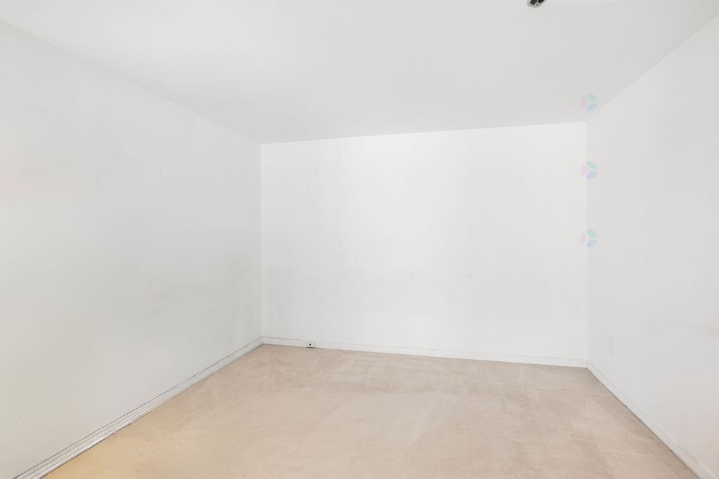 









4450


Prom. Paton

, 202,
Laval (Chomedey),




QC
H7W5J7

