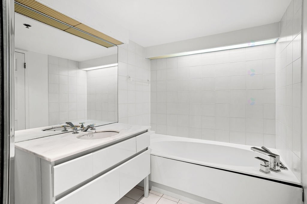 









4450


Prom. Paton

, 202,
Laval (Chomedey),




QC
H7W5J7

