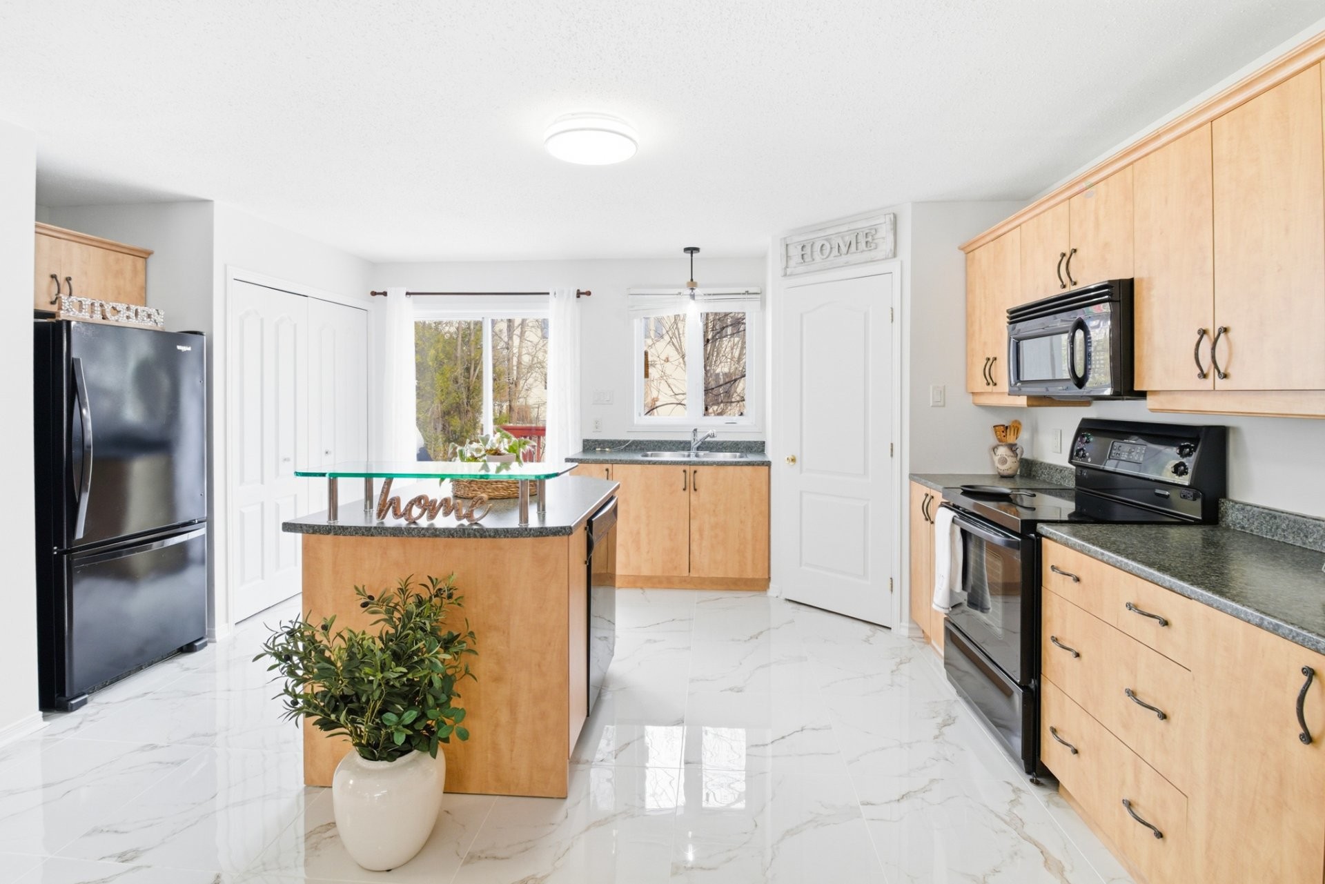 









22


Rue James-Byrne

,
Gatineau (Aylmer),




QC
J9H7K2

