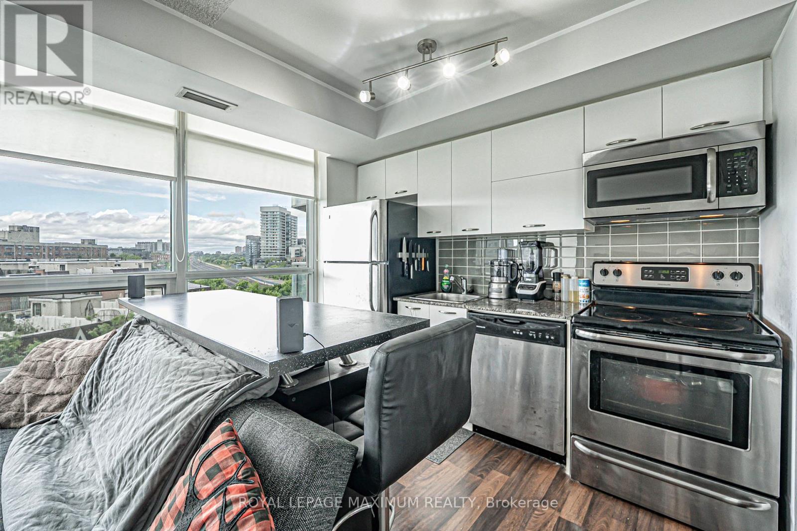 












617 - 38 JOE SHUSTER WAY

,
Toronto,




Ontario
M6K0A5

